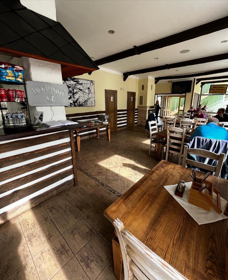 Jested Golf Restaurace A Penzion Svetla pod Jestedem ภายนอก รูปภาพ