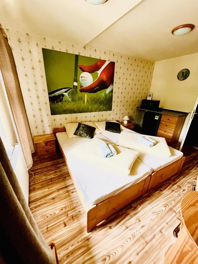 Jested Golf Restaurace A Penzion Svetla pod Jestedem ภายนอก รูปภาพ